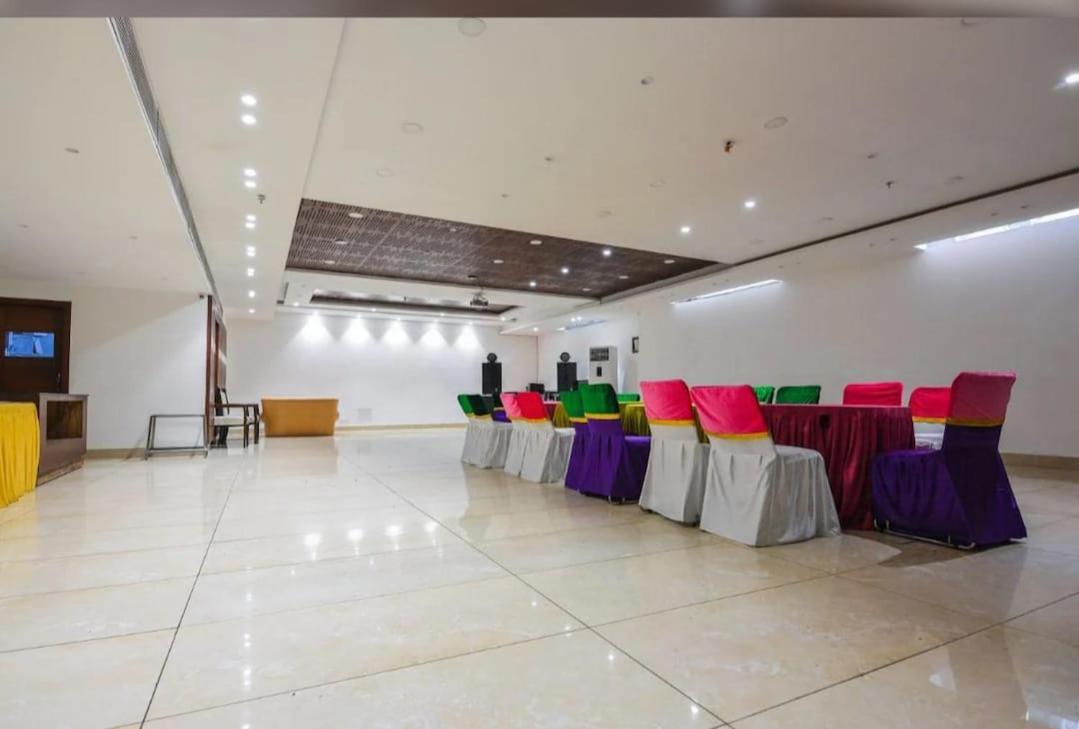 Hotel Opulence Pathankot Luaran gambar