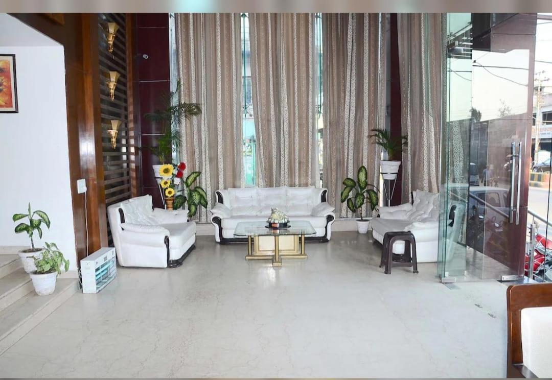 Hotel Opulence Pathankot Luaran gambar